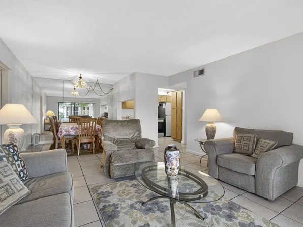 812 Sky Pine Way #G1, Greenacres, FL 33415