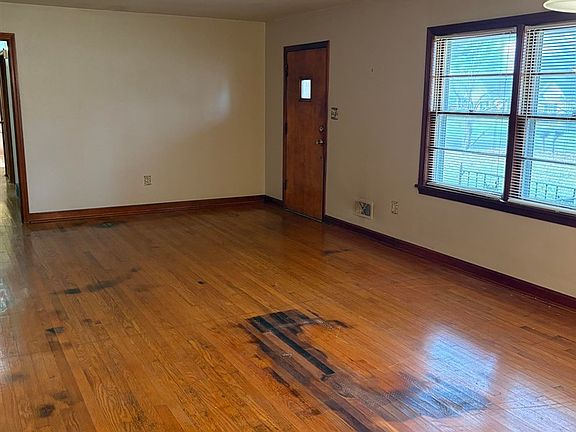 4th image of 749 Sherwood Dr