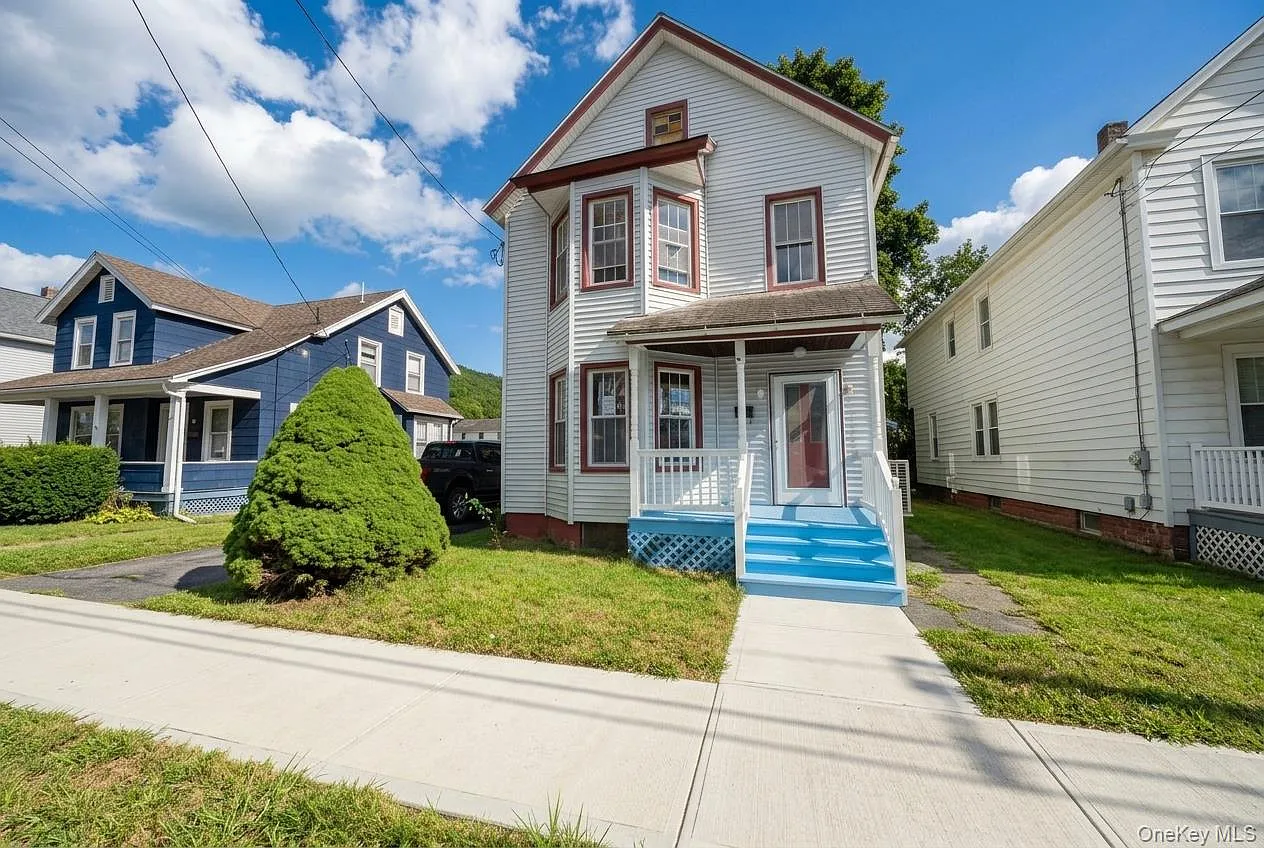 3 bed, 1.5 bath, 1424 sqft, $2,700 — Photo 1