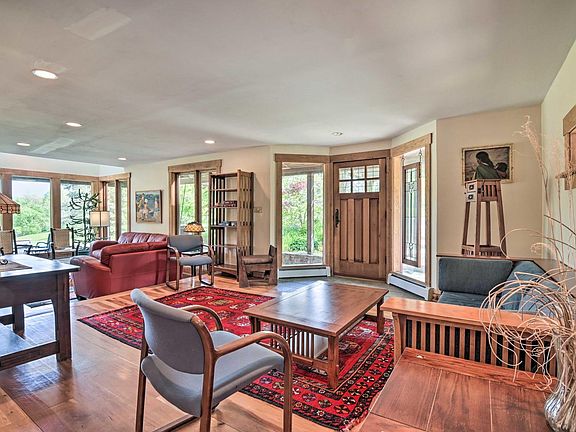 Foyer and sitting area