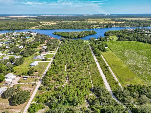 2330 Lazy River Lane, Fort Myers, FL 33905