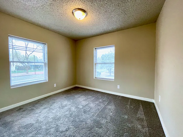 2101 E Willamette / Duplex / LBP — Photo 13