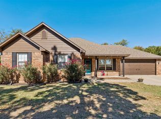 12910 W Southern Oaks St, Tahlequah, OK 74464