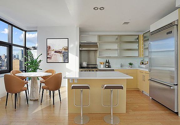 3rd image of 105 Norfolk St APT 12A