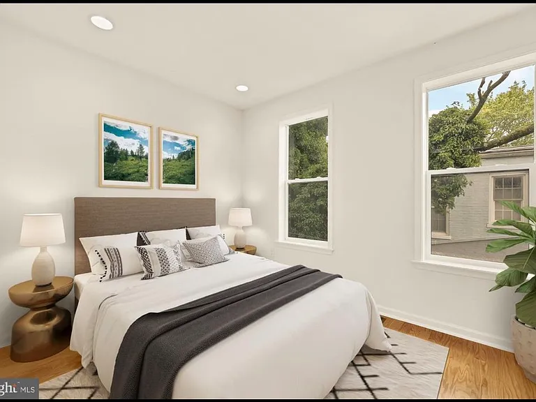 760 Gresham Pl NW — Photo 13