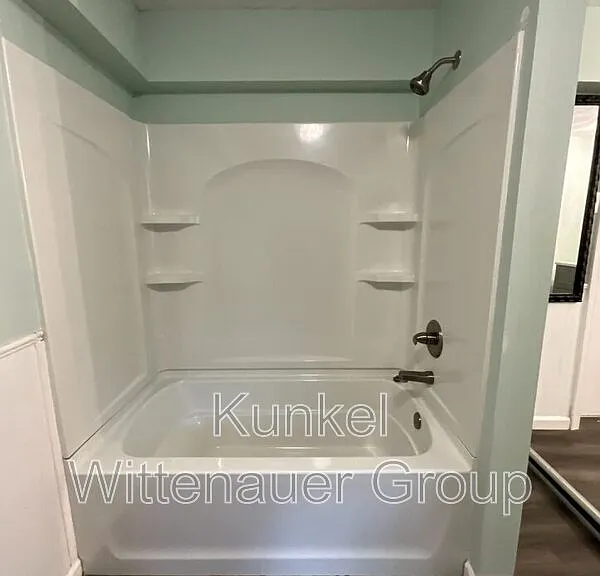 413 N Center St — Photo 14
