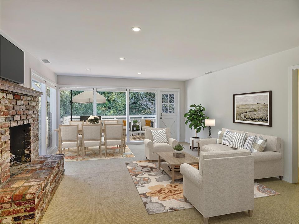 Inviting living/dining combination