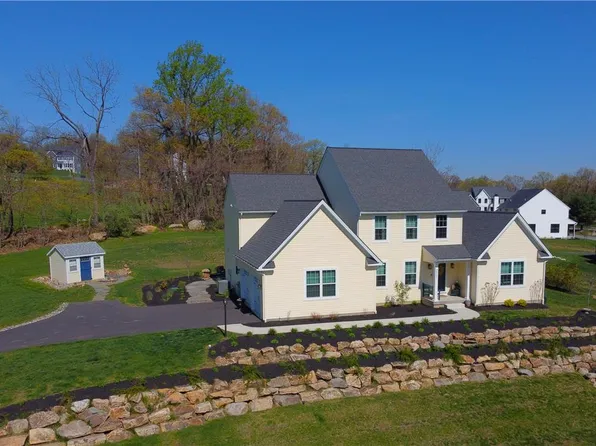 2645 Longridge Dr, Hellertown, PA 18055