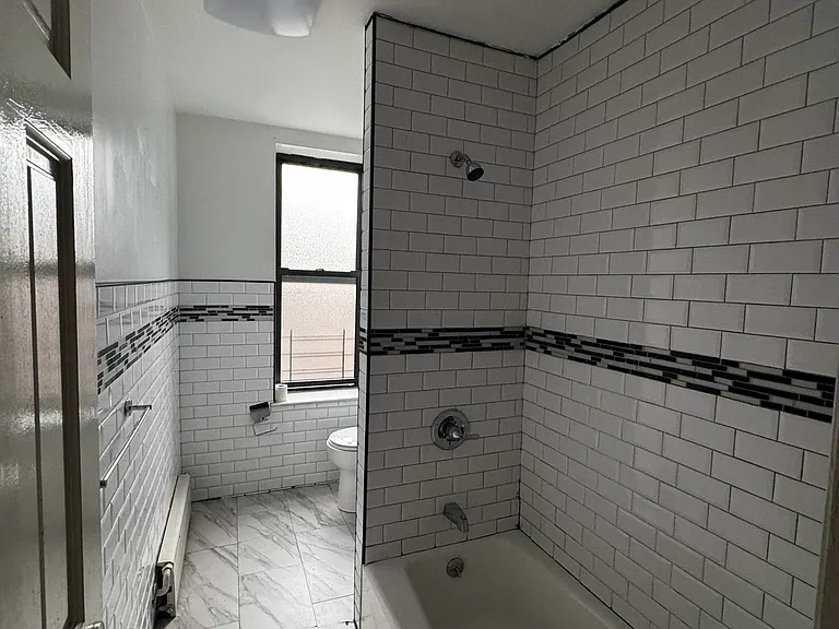 659 Essex St #2R — Photo 11