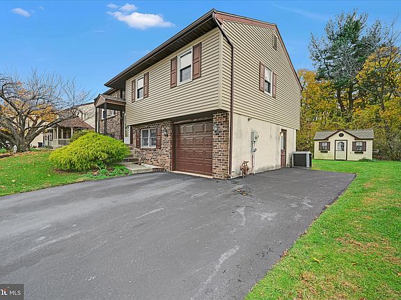 3rd image of 914 Suellen Dr