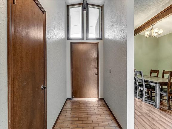 3rd image of 605 Park Dr