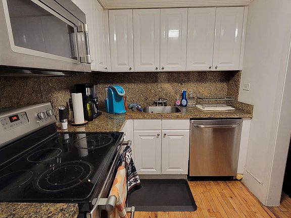 3rd image of 506 W Deming Pl