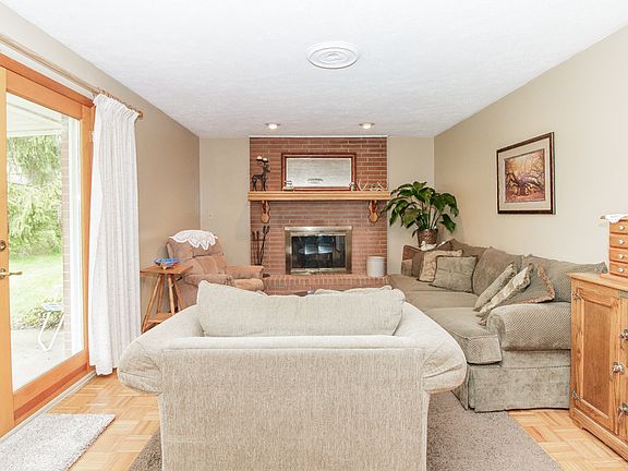 5th image of 1325 Willowridge Dr
