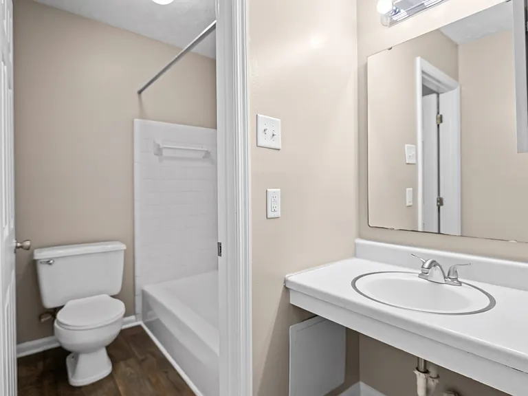 Amora East Townhomes — Photo 11
