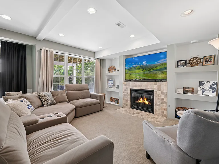 135 Harbour Pointe Dr — Photo 24