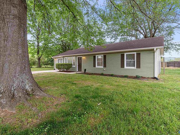 3rd image of 1503 Old Albany Cir SE