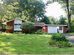 1958 Village Rd, Niskayuna, NY 12309