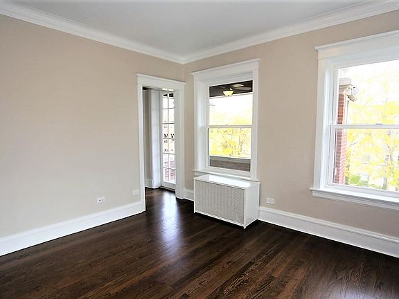 4th image of 1437 W Carmen Ave #1F