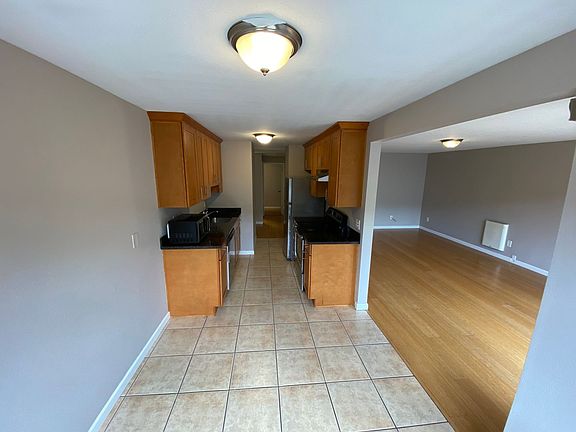 4th image of 514 NE 112th St APT 203