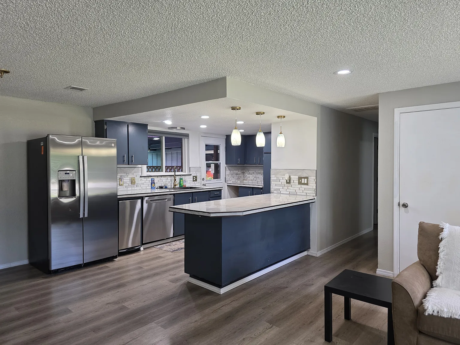 3 bed, 2036 sqft, $3,000 — Photo 4