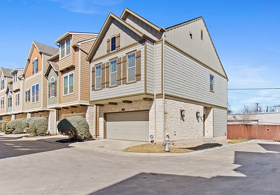 4th image of 221 E Courtland Pl