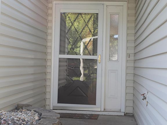 2nd image of 522 Pleasure Creek Dr NE