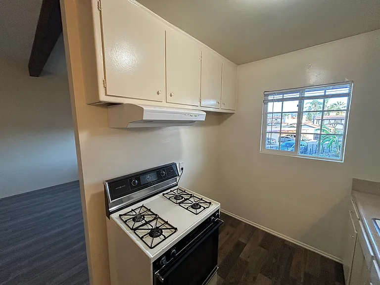 351 E Rossellen Pl #11 — Photo 8