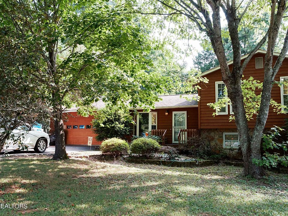 1st image of 10100 Oak Creek Ln