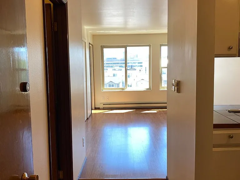 901 Taylor Ave N — Photo 1