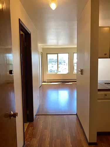 901 Taylor Ave N Photo 1