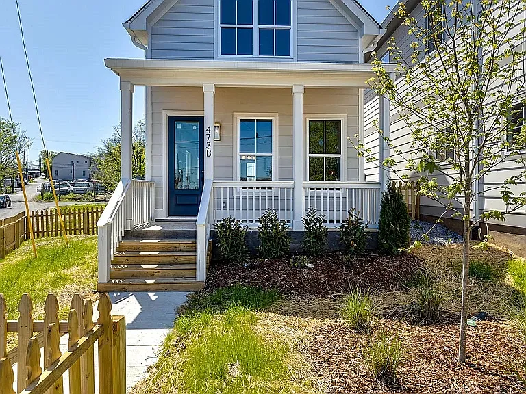 3 bed, 1950 sqft, $3,200 — Photo 1