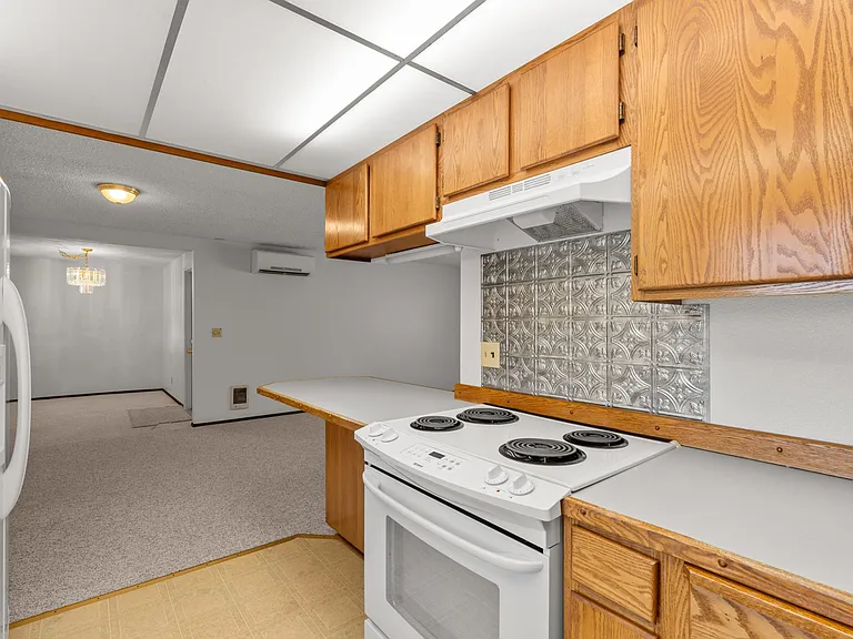 630 Bender Ln — Photo 8