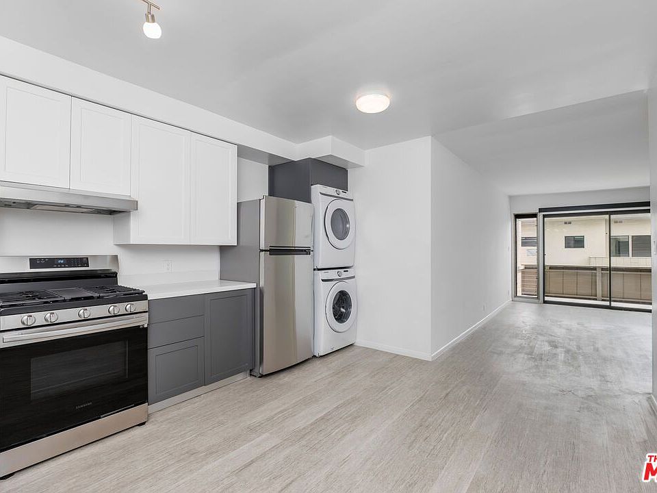 1st image of 2031 N Beachwood Dr