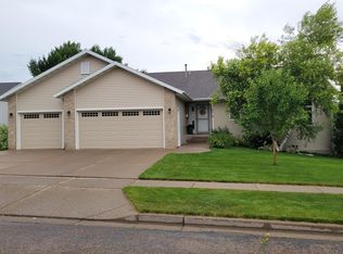 2515 Sharps Pl, Bismarck, ND 58503