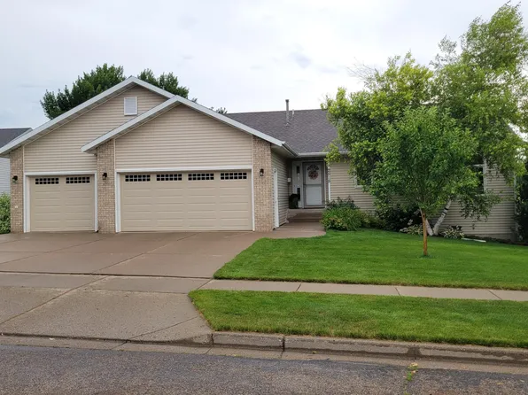 2515 Sharps Pl, Bismarck, ND 58503