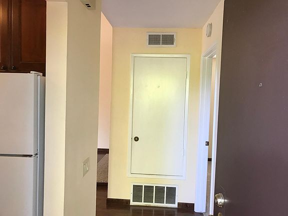 5th image of 788 Woodside Ln E