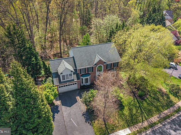 2nd image of 3231 Winmoor Dr