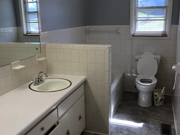 909 Martingale Dr — Photo 14