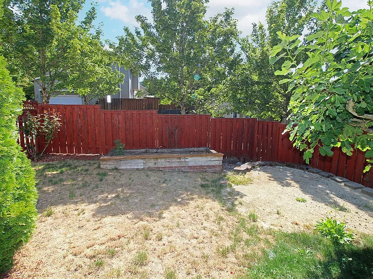 9946 NW Taylor St — Photo 28