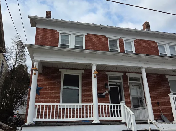 28 S Charles St, Red Lion, PA 17356