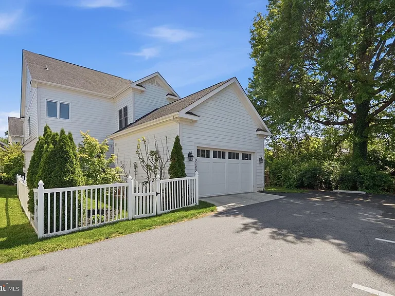 9123 Old Georgetown Rd — Photo 37
