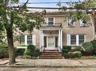 2 Kingswood Rd, Weehawken, NJ 07086