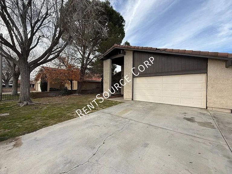 519 W Avenue J15 — Photo 3