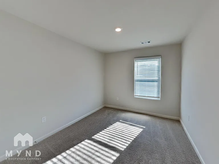 1005 N 2nd Ave NW #8 — Photo 13