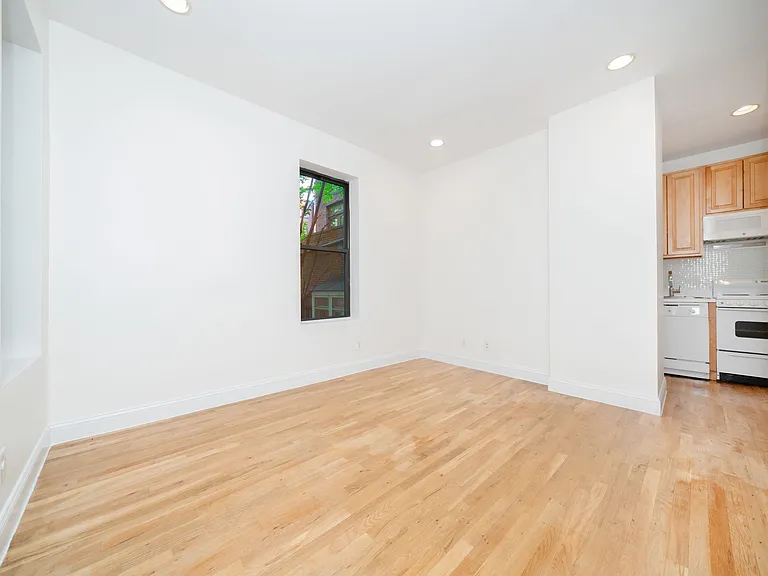 128 W 13th St #9 — Photo 2