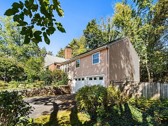 3rd image of 4 Stony Brook Rd