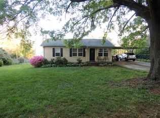 121 Sulphur Springs Dr, Greenville, SC 29617