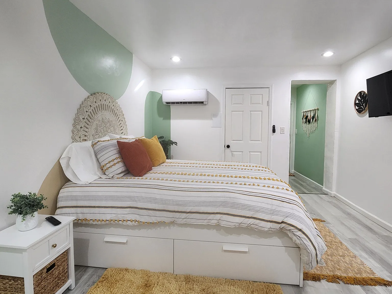 1 bed, 1.0 bath, 500 sqft, $1,350 — Photo 2