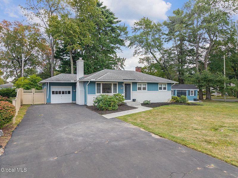 4th image of 17 Dumbarton Drive