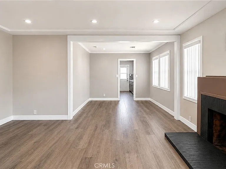 2431 N Lamer St — Photo 4